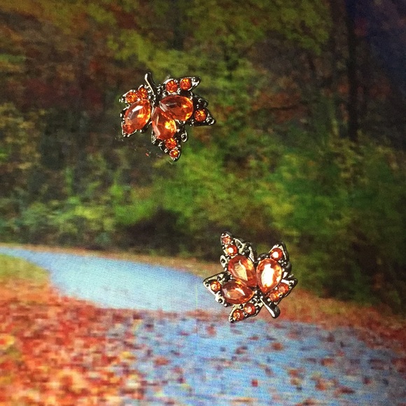 ๐50% OFF/3+...Rhinestone Maple Leaves Stud Earrings - Picture 3 of 7